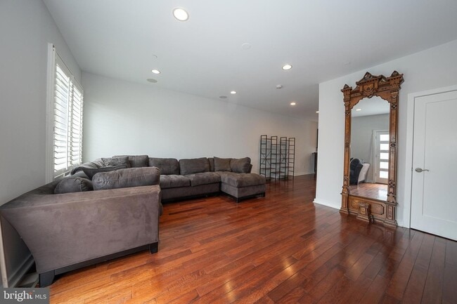 Photo - 601 Poplar St