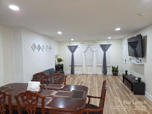 Photo - 4265 Center Rd