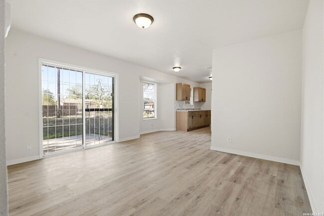 Photo - 4606 Hollyspring Dr