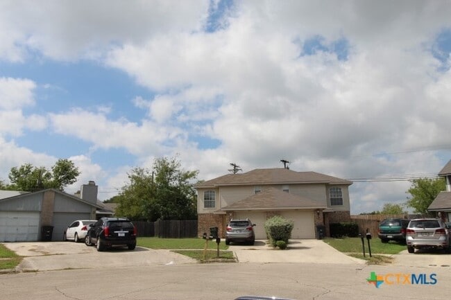 Building Photo - 2412 Skylark Cir