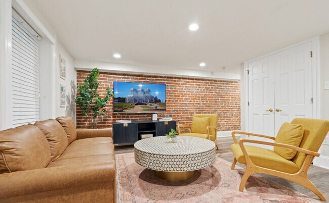 Building Photo - 2126 O St NW Unit SI FL1-ID1539659P