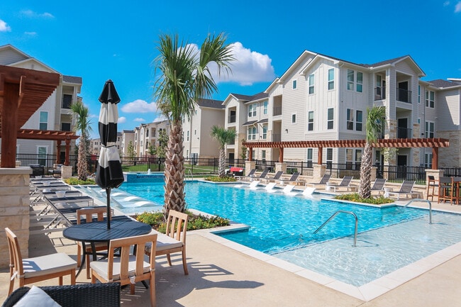 Building Photo - Eleven West