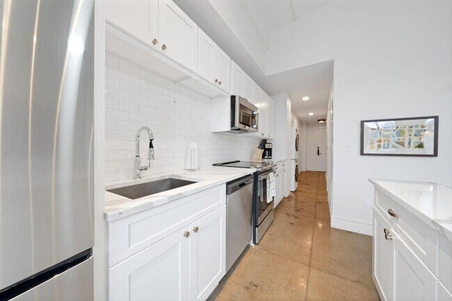 Photo - 505 E Travis St Unit ID1267108P