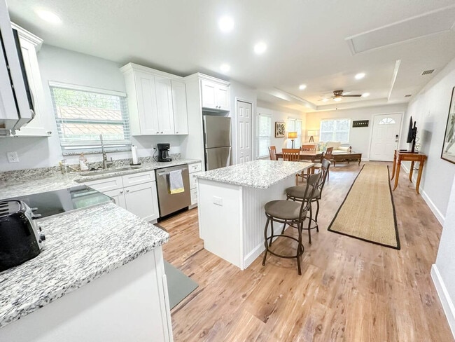 Photo - 942 SE 7th Ave Unit ID1359094P