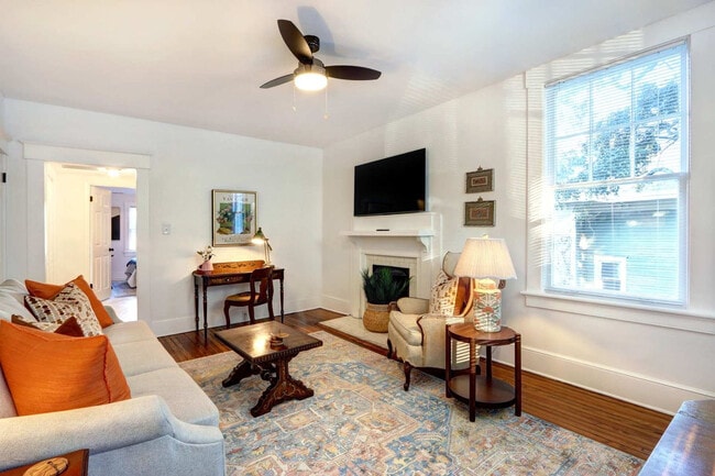 Photo - 306 E Victory Dr Unit ID1369213P