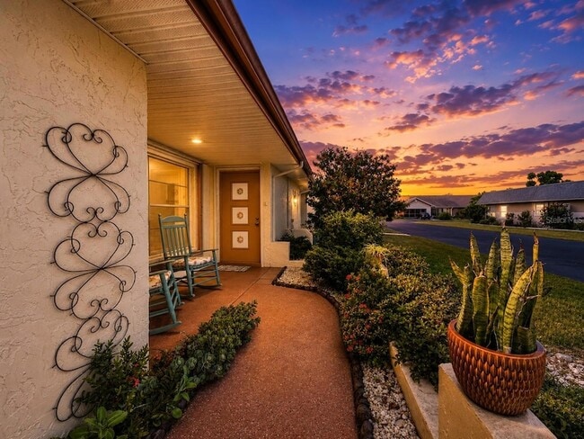 Photo - 310 Faircross Cir