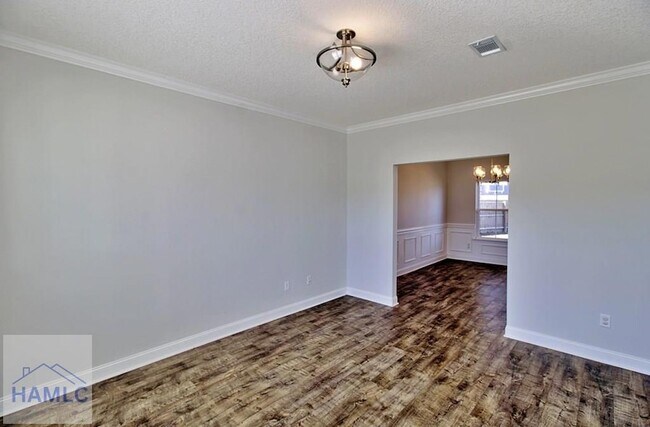 Photo - 326 Fairview Cir