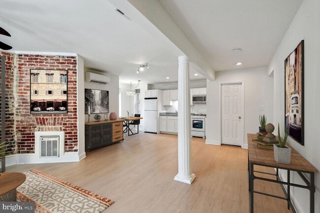 Photo - 817 T St NW