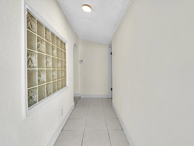 Photo - 6661 Meade St