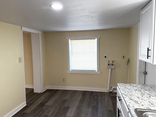 Photo - 2809 Garvin Rd NW