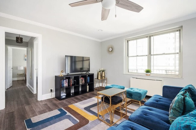 Building Photo - 300 W Peachtree St NW Unit ID1299357P