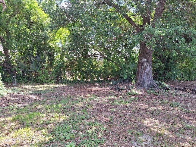 Photo - 1758 Mistletoe St
