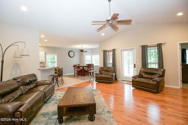Photo - 13 Barkley Ln