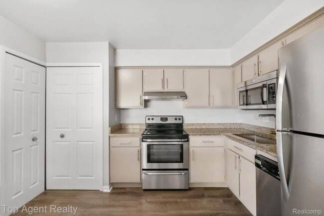 Photo - 8657 Kennedy Cir N Unit 7