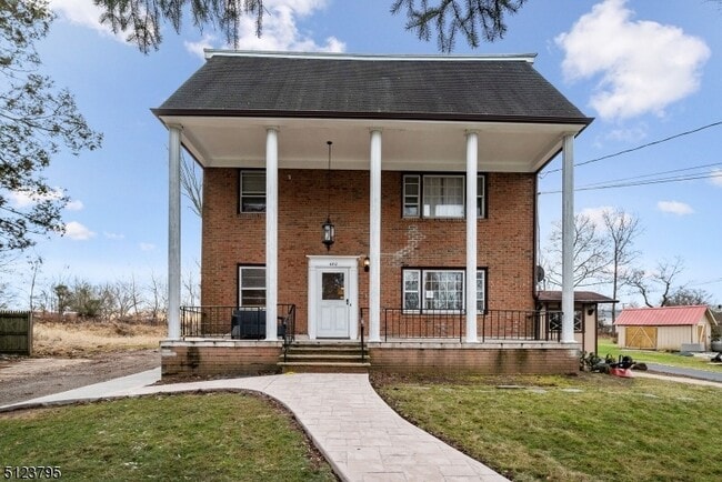 Building Photo - 480 Parkway Dr Unit 1