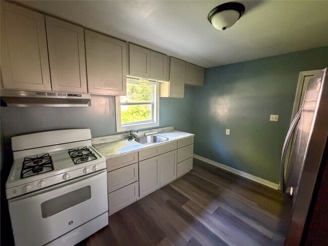Photo - 627 E Woodard St