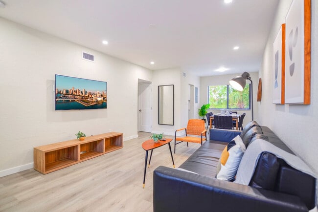 Building Photo - 700 SW 11th Ave Unit FL2-ID1022487P