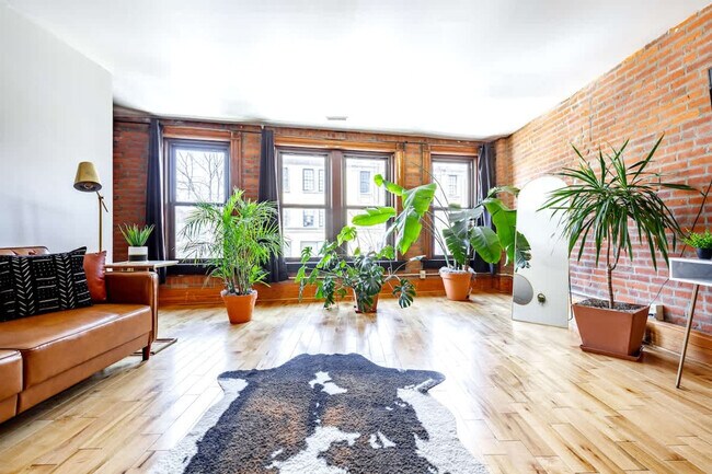 Photo - 1180 N High St Unit ID1265615P