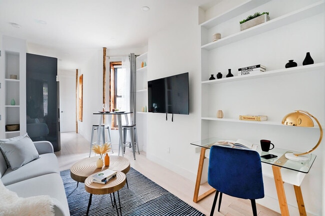 Photo - 515 W 48th St Unit ID1021962P