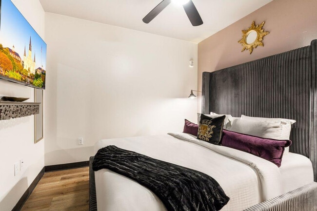 Photo - 611 Commerce St Unit ID1267084P