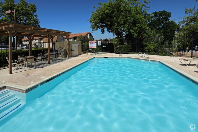 Pool - Towne & Country Apartments
