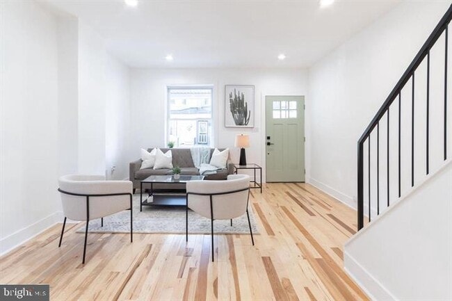 Photo - 2937 Nicholas St
