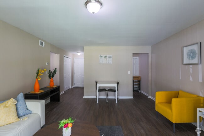 1BR, 1BA - 650 SF - Creekside Apartments