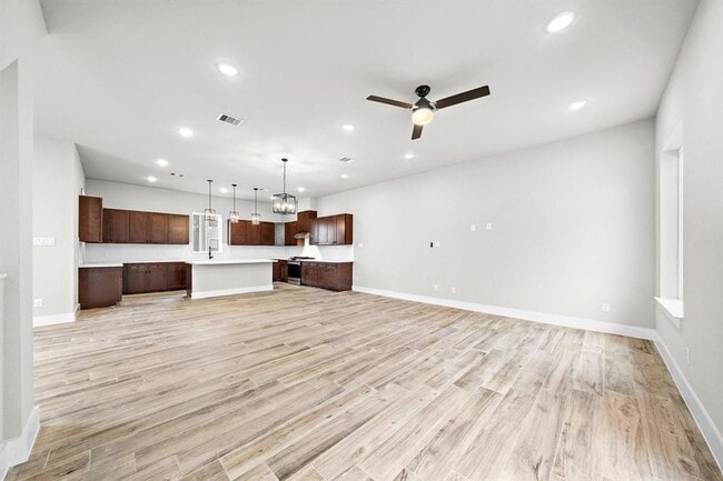 Photo - 228 W 28th St