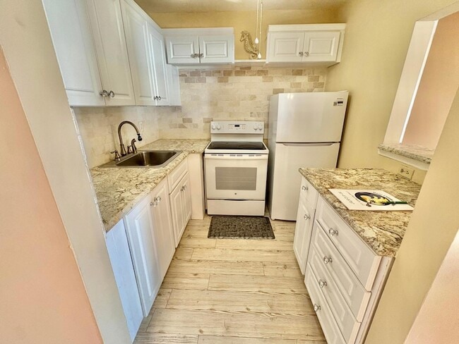 Building Photo - 39 Waltham B