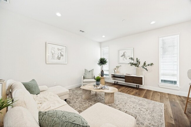 Photo - 5637 Live Oak St Unit 204