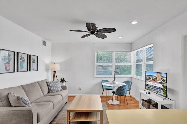 Building Photo - 851 N Surf Rd Unit SI ID1312661P