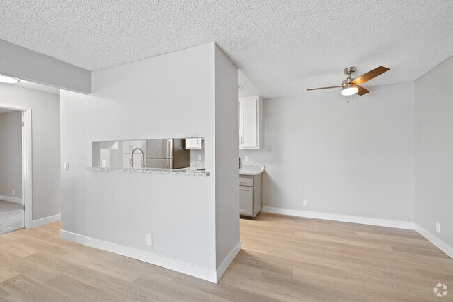 1BR, 1BA - 676 SF - Dining Room - The Mews at Dixon Farm