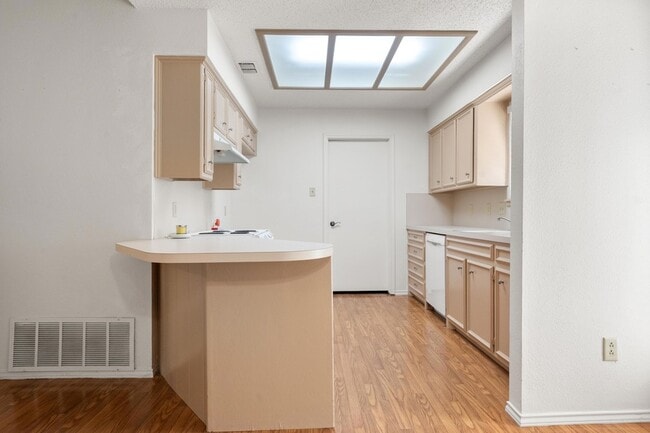 Photo - 3513 103rd St