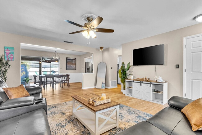 Photo - 897 Imperial Dr Unit ID1244950P