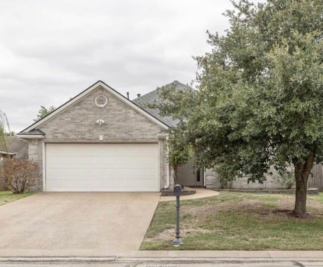 Building Photo - 3818 Dresden Ln