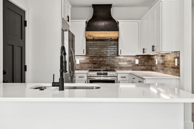 Photo - 827 Oconnor St