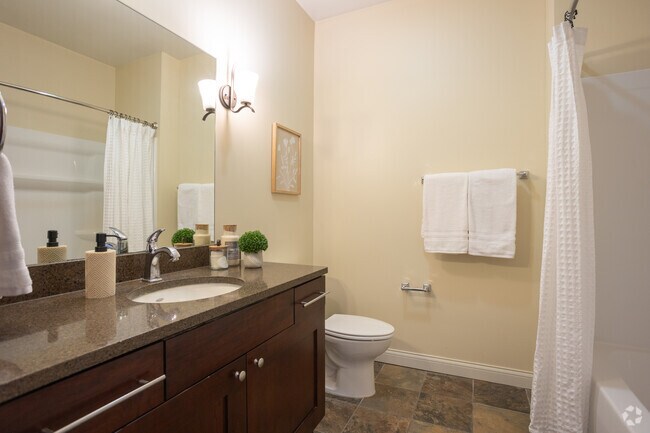 1BR, 1BA - 1,062SF - Bathroom - The Residences at Toscana Park