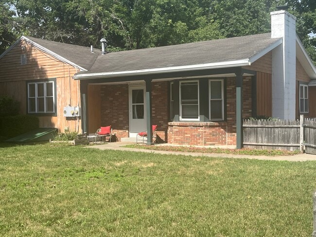 Building Photo - Large Affordable 3-Bed 3-Bath with Yard