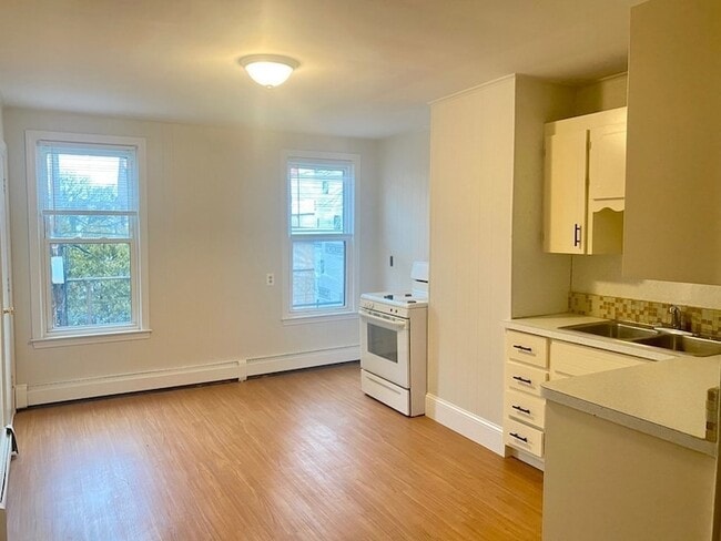 Building Photo - 80 Chelsea St Unit 2