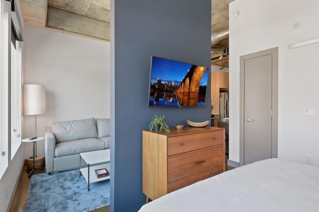 Photo - 728 N 3rd St