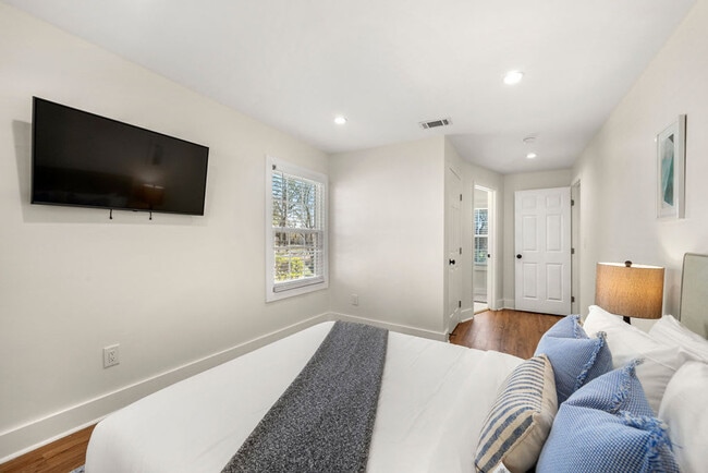 Photo - 659 S Peachtree St Unit ID1019258P