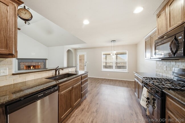 Photo - 13328 S 21st Pl