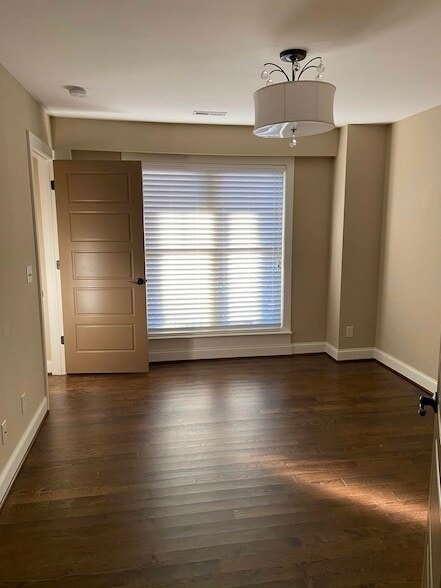 Photo - 909 Avon Pl