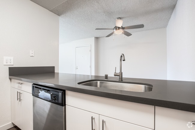 1BR,1BA-The Arbor - City Park