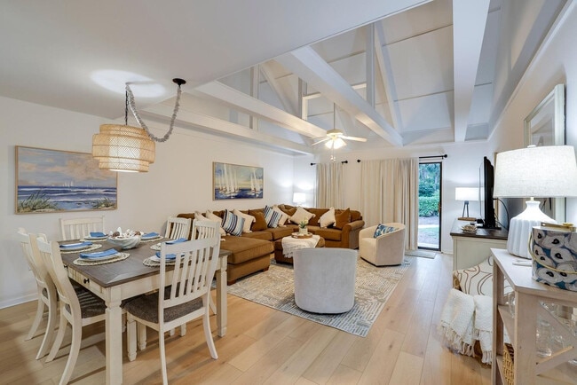 Building Photo - 45 Queens Folly Rd Unit ID1309206P