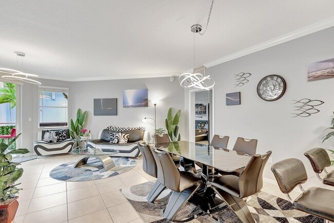 Building Photo - 975 NW Flagler Ave Unit 207