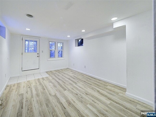 Photo - 240 Acabonack Rd