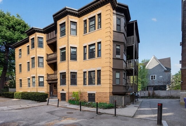 Building Photo - 17 Park Vale Unit 4