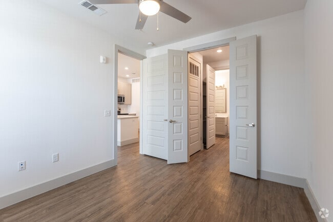 1BR, 1BA - 603 SF - The Drake