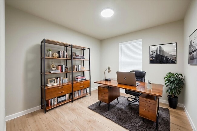 Photo - 946 Olive Dr